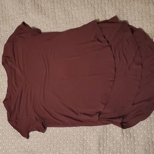 Latched Mama maroon v neck